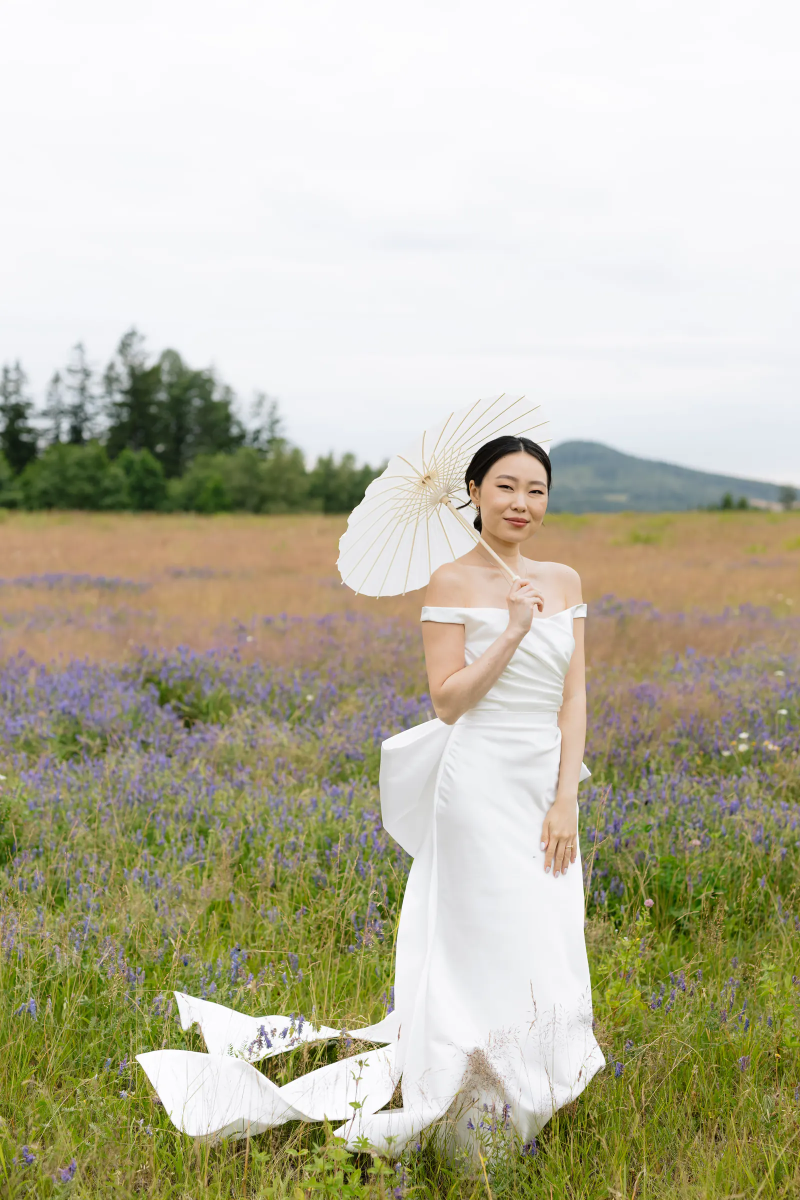 Bride with a white parasol in a lavender field — Aelita & Filip