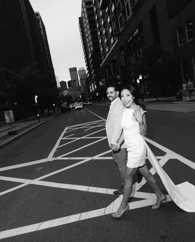 Pre-wedding photo session for Rob & Jizelle 🇨🇦🚧 Love this big city vibe of Montreal!
